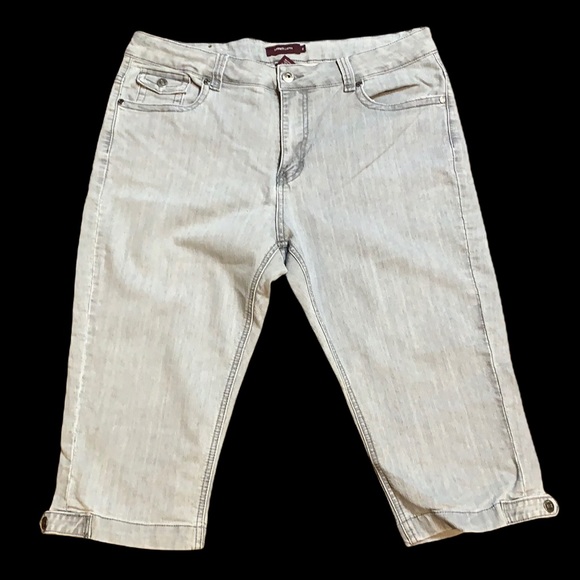 COPY - Kenneth Lopez Light Gray jean Capri Size 16 - Picture 1 of 4